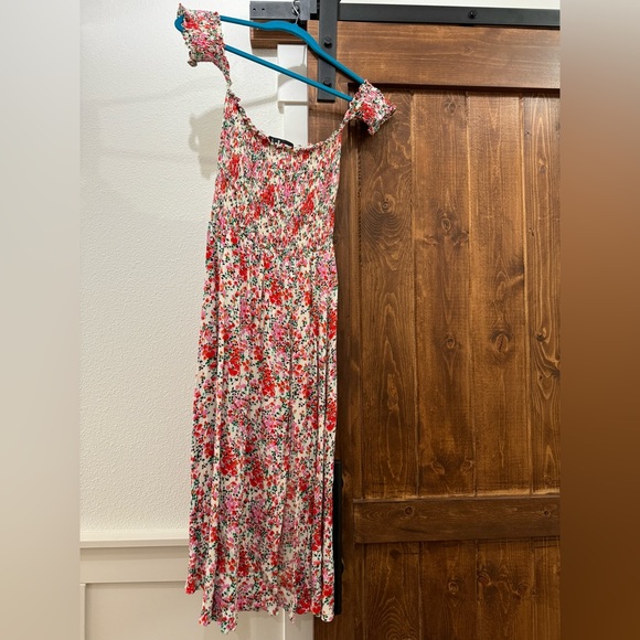 LULUS off shoulder floral dress - Picture 4 of 4